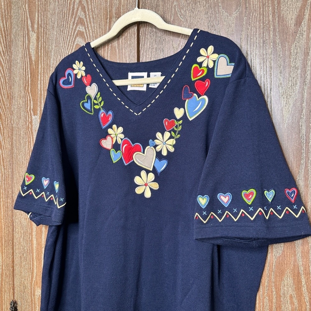 Vtg Grandma Core V-Neck Short Sleeve T-Shirt Women's 2X Hearts Floral Embroidery - Picture 2 of 5